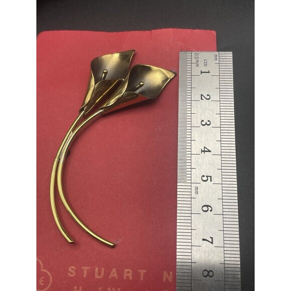 Vintage Stuart Nye Hand Wrought Brass Lily Brooch Old Store Stock - Picture 3 of 3